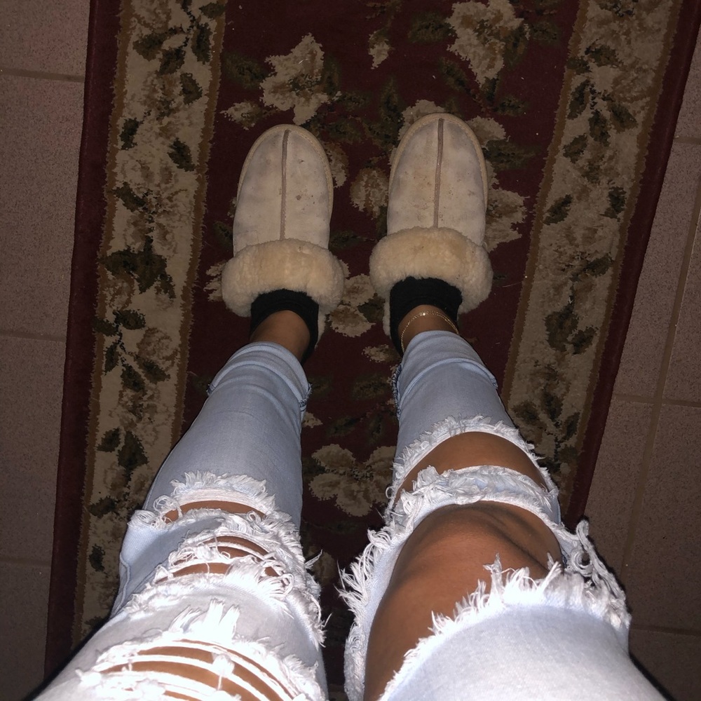 UGG SLIPPERS